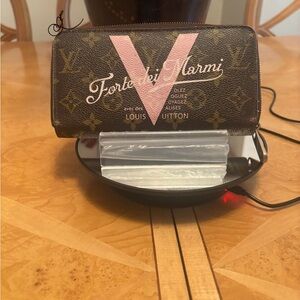 EUC Louis Vuitton Monogram World Tour Zippy Wallet Long